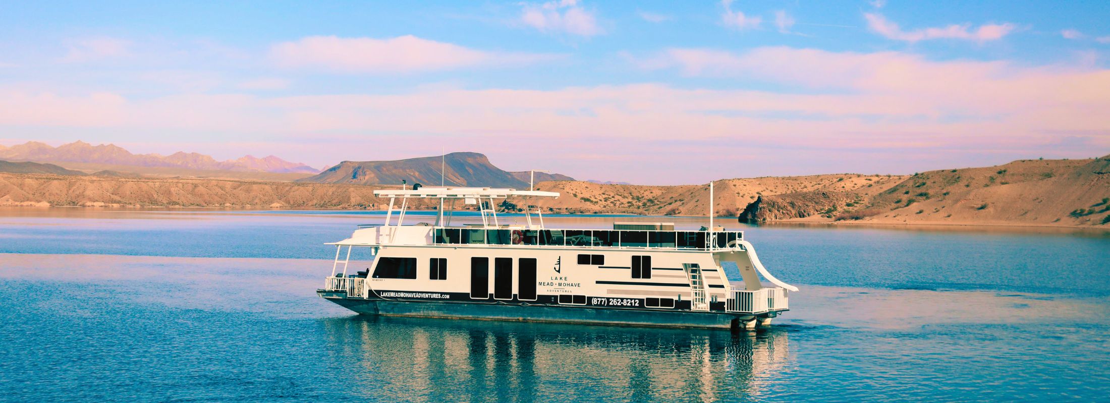 Houseboat getaway in the Canyon Collection desert lake scenery