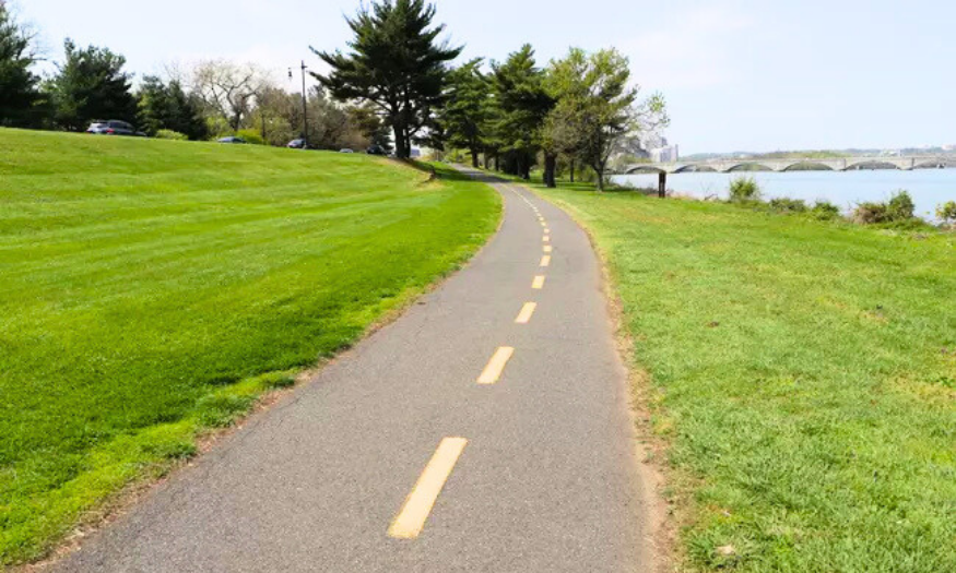 Boating in DC and the Capital Collection Nearby Hiking Paths